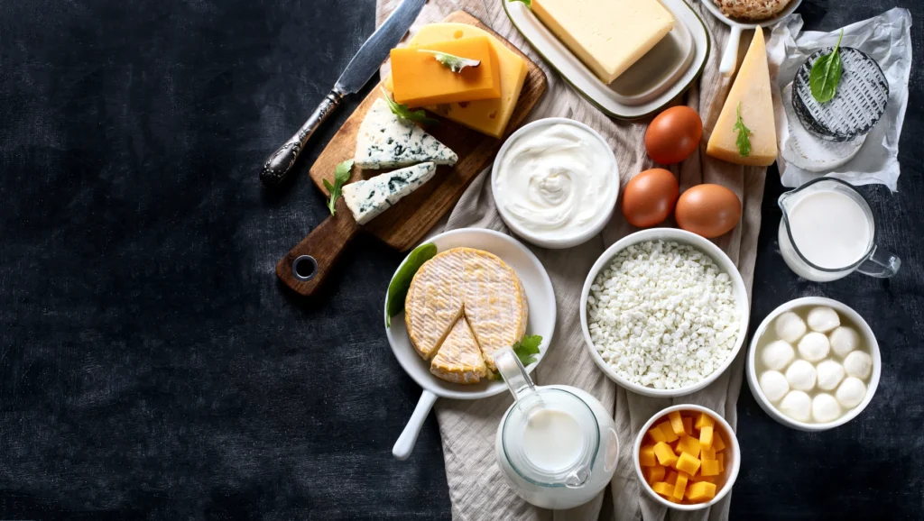 Tavolo con alimenti ricchi di vitamine del gruppo B.